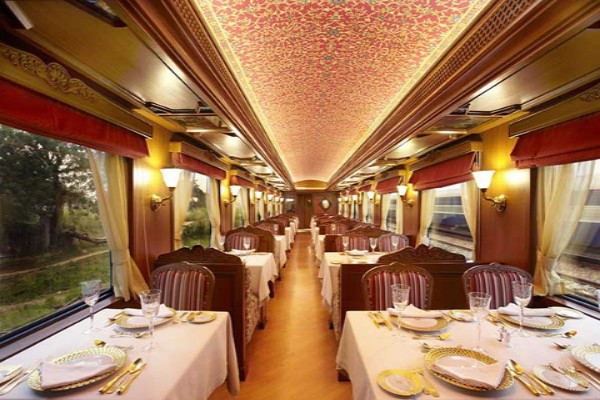 luxury tourist trains in india